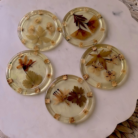 Vintage Lucite pressed dried Flowers coasters set of 5 - Picture 8 of 8